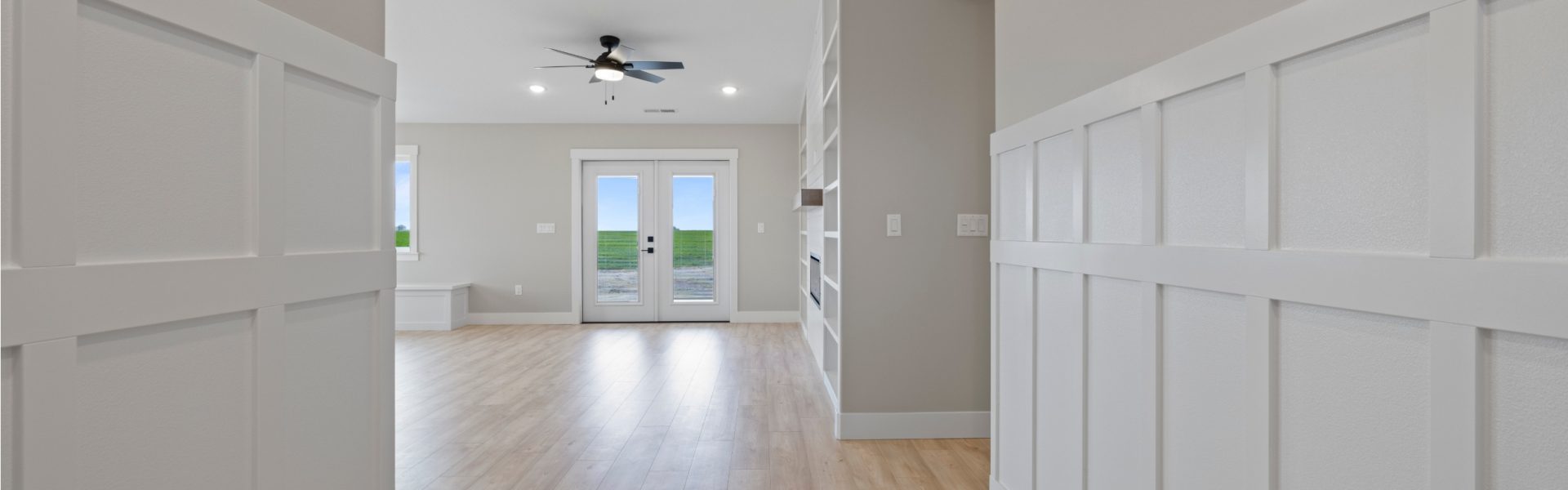 Entry way with half wall wainscoting